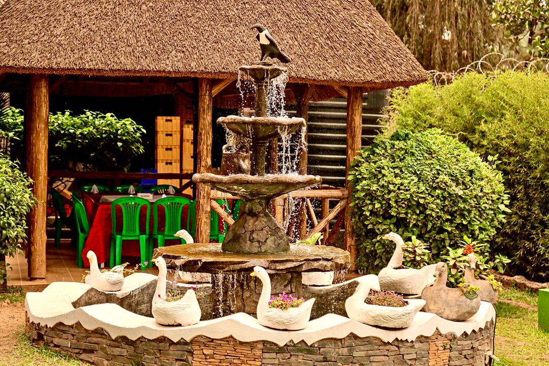 Hut Dining
